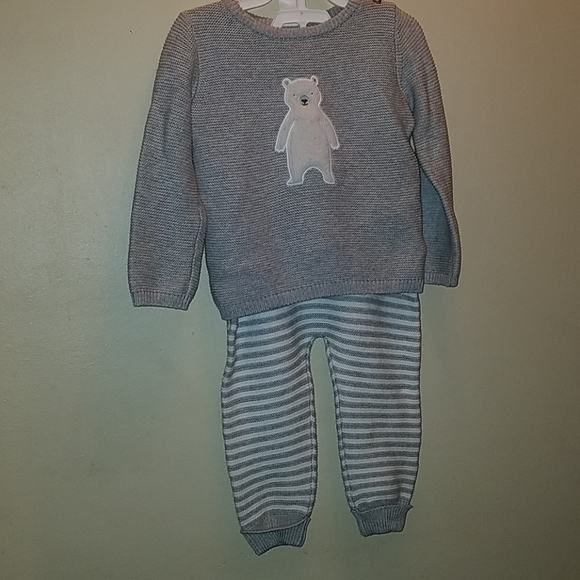 Carter's infant boy's 2 piece outfit - Picture 2 of 7